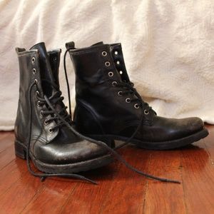 Frye Veronica Distressed Lace Up Combat sz 8